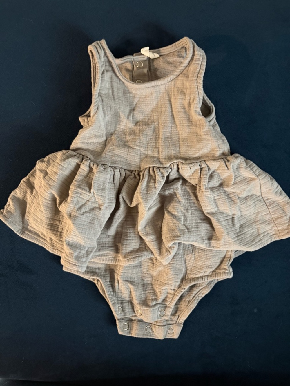 Quincy Mae Baby Ruffled Romper Onesie 6-12 months